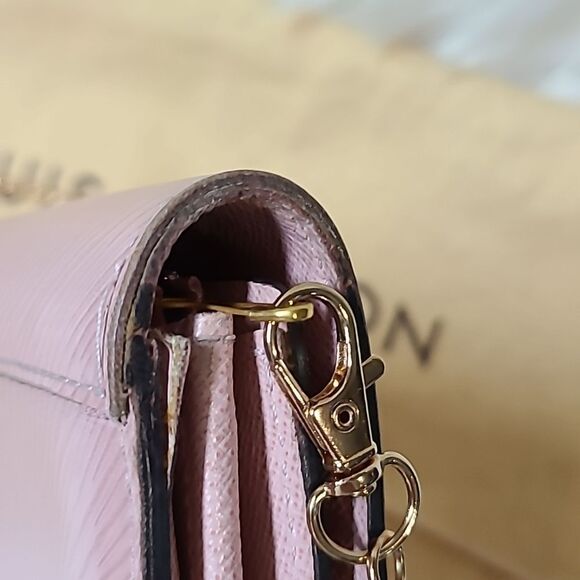 💯 Authentic Louis Vuitton Twist Wallet 🍀 - Picture 8 of 14